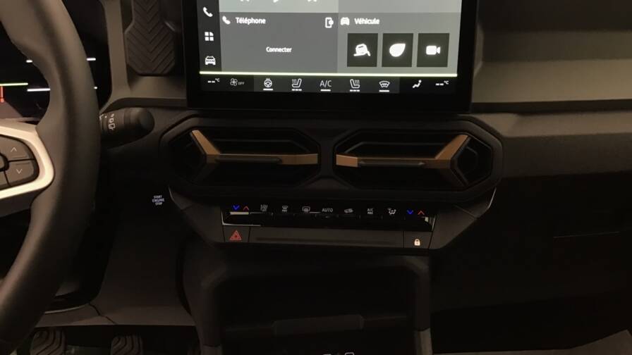 Mandataire Automobile occasion, recherche de Dacia Bigster-mild-hybrid-130-4x4-extreme5-portes-vp-essence-sans-plomb042025-en-cours - E-Motors