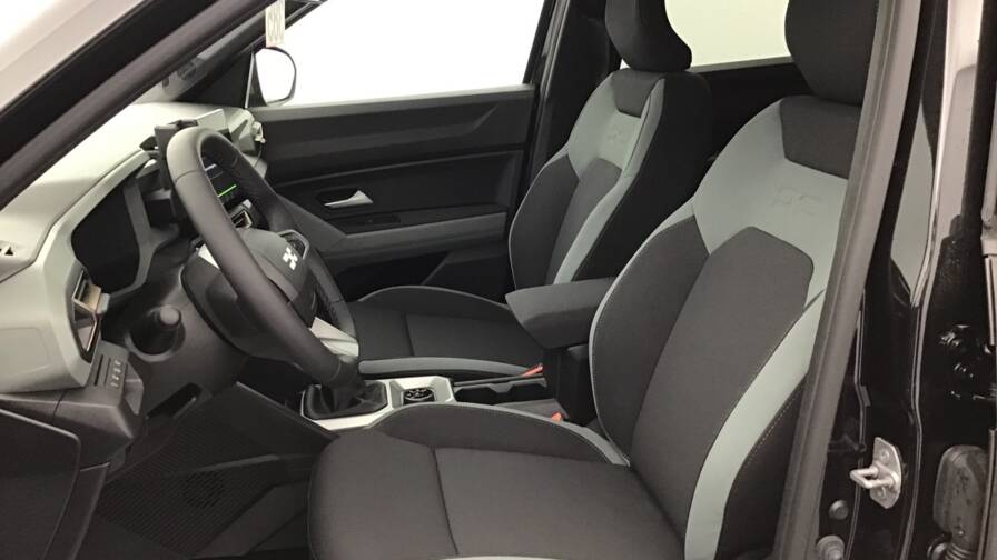 Mandataire Automobile occasion, recherche de Dacia Bigster-mild-hybrid-130-4x4-extreme5-portes-vp-essence-sans-plomb042025-en-cours - E-Motors