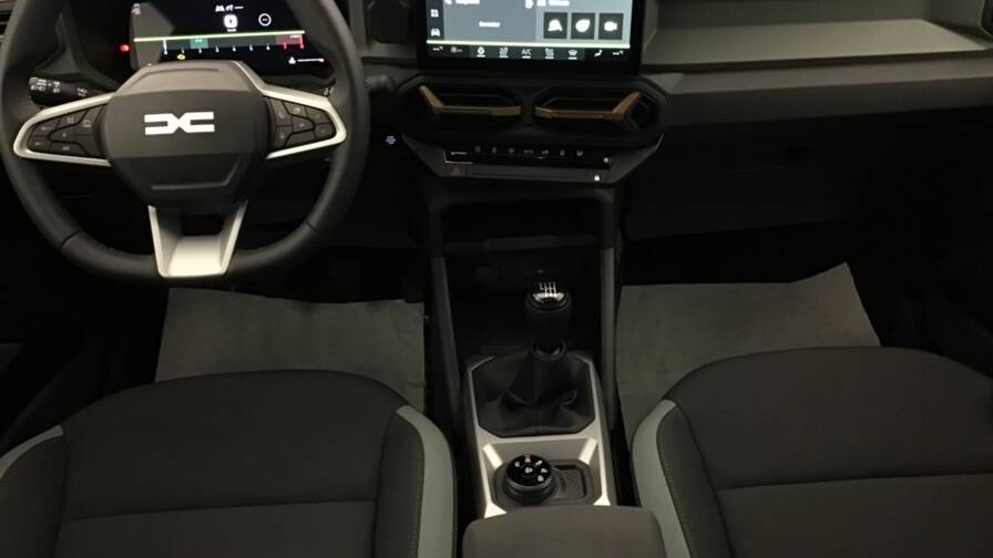 Mandataire Automobile occasion, recherche de Dacia Bigster-mild-hybrid-130-4x4-extreme5-portes-vp-essence-sans-plomb042025-en-cours - E-Motors