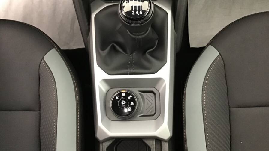 Mandataire Automobile occasion, recherche de Dacia Bigster-mild-hybrid-130-4x4-extreme5-portes-vp-essence-sans-plomb042025-en-cours - E-Motors