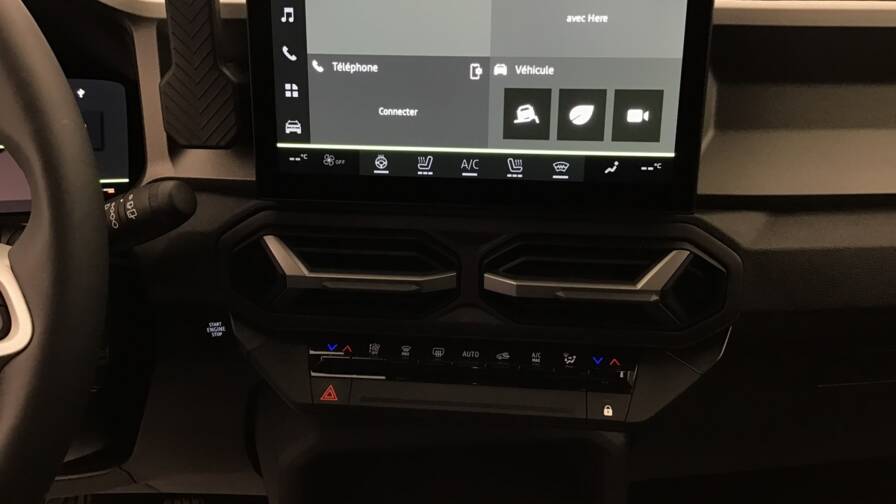 Mandataire Automobile occasion, recherche de Dacia Bigster-mild-hybrid-140-journey5-portes-vp-essence-sans-plomb042025-en-cours - E-Motors