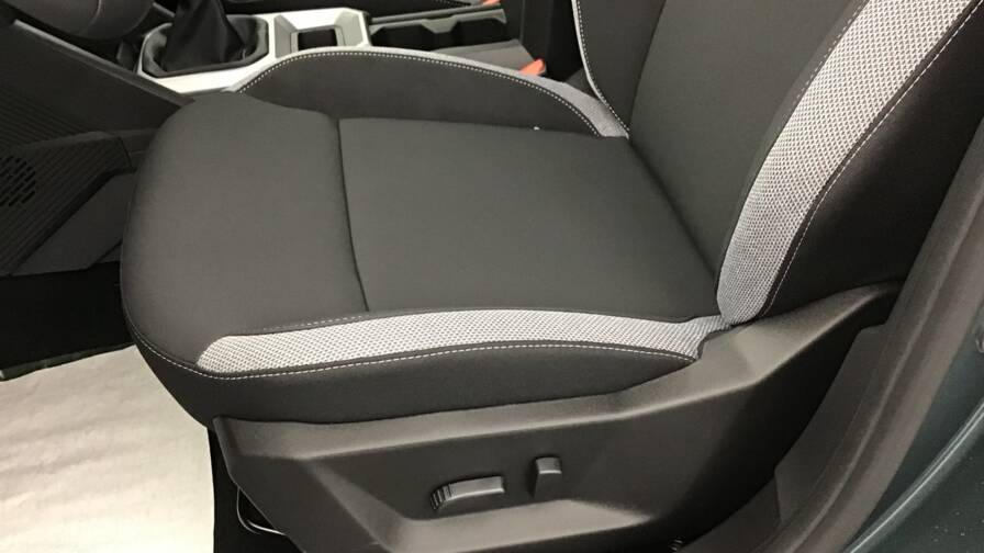 Mandataire Automobile occasion, recherche de Dacia Bigster-mild-hybrid-140-journey5-portes-vp-essence-sans-plomb042025-en-cours - E-Motors