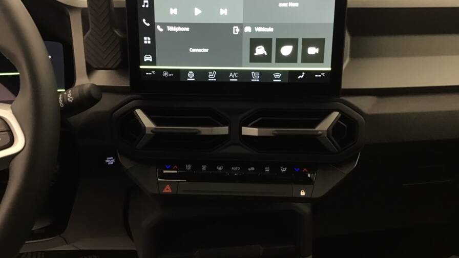 Mandataire Automobile occasion, recherche de Dacia Bigster-mild-hybrid-140-journey5-portes-vp-essence-sans-plomb042025-en-cours - E-Motors