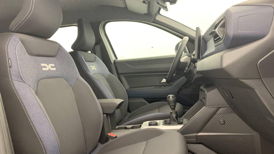 Mandataire Automobile neuf, recherche de Dacia Bigster-mild-hybrid-130-4x4-expression - E-Motors