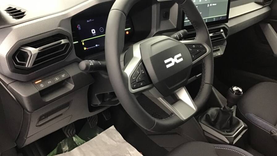 Mandataire Automobile occasion, recherche de Dacia Duster-eco-g-100-expression5-portes-vp-essence-ou-gaz032024-en-cours - E-Motors