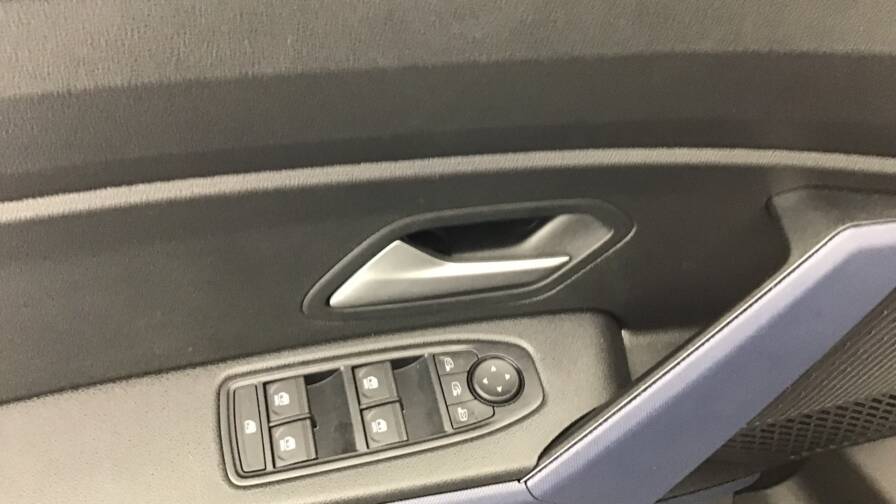 Mandataire Automobile occasion, recherche de Dacia Duster-hybrid-140-journey5-portes-vp-essence-courant-lectrique032024-en-cours - E-Motors