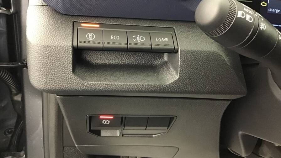 Mandataire Automobile occasion, recherche de Dacia Duster-hybrid-140-journey5-portes-vp-essence-courant-lectrique032024-en-cours - E-Motors