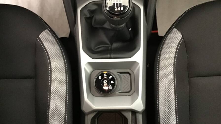 Mandataire Automobile occasion, recherche de Dacia Duster-mild-hybrid-130-4x4-extreme5-portes-vp-essence-sans-plomb042025 - E-Motors