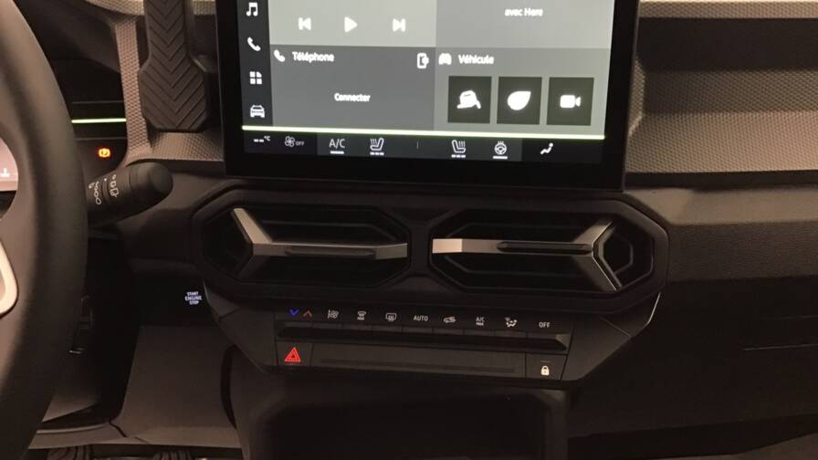 Mandataire Automobile occasion, recherche de Dacia Duster-mild-hybrid-130-4x4-extreme5-portes-vp-essence-sans-plomb042025 - E-Motors