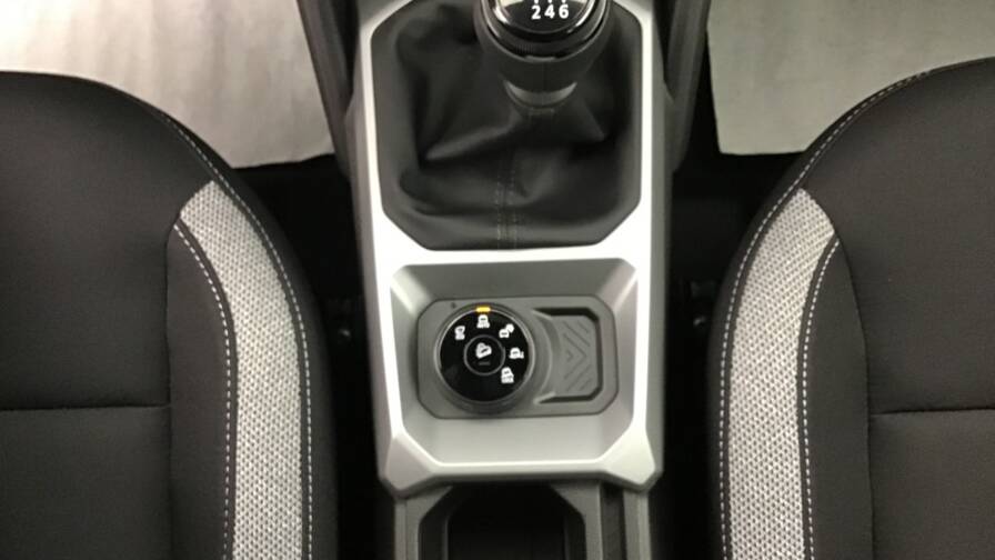 Mandataire Automobile occasion, recherche de Dacia Duster-mild-hybrid-130-4x4-extreme5-portes-vp-essence-sans-plomb042025 - E-Motors