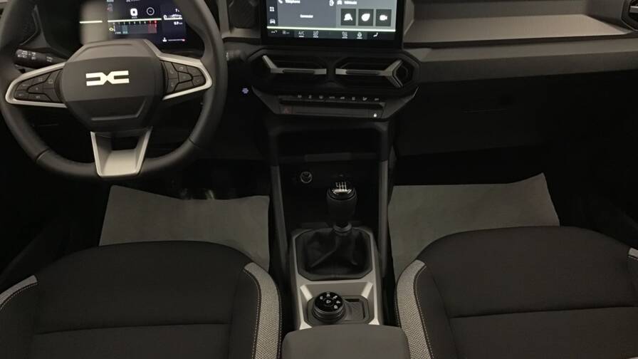Mandataire Automobile occasion, recherche de Dacia Duster-mild-hybrid-130-4x4-extreme5-portes-vp-essence-sans-plomb042025 - E-Motors