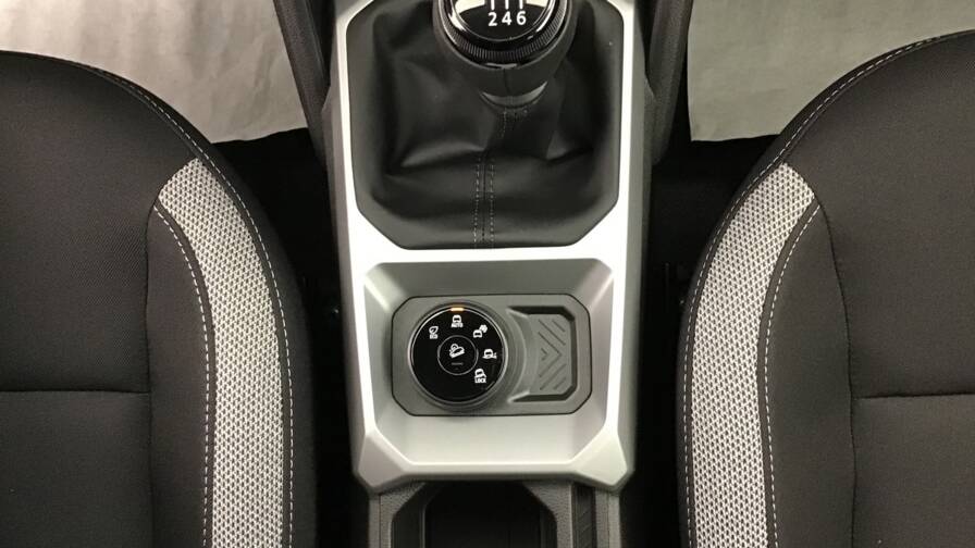 Mandataire Automobile occasion, recherche de Dacia Duster-mild-hybrid-130-4x4-extreme5-portes-vp-essence-sans-plomb042025 - E-Motors