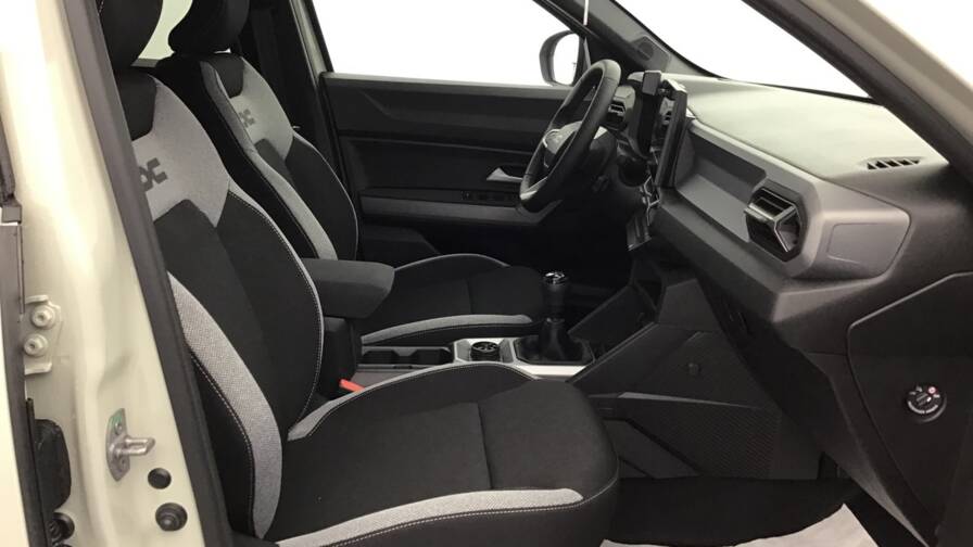 Mandataire Automobile occasion, recherche de Dacia Duster-mild-hybrid-130-4x4-extreme5-portes-vp-essence-sans-plomb042025 - E-Motors