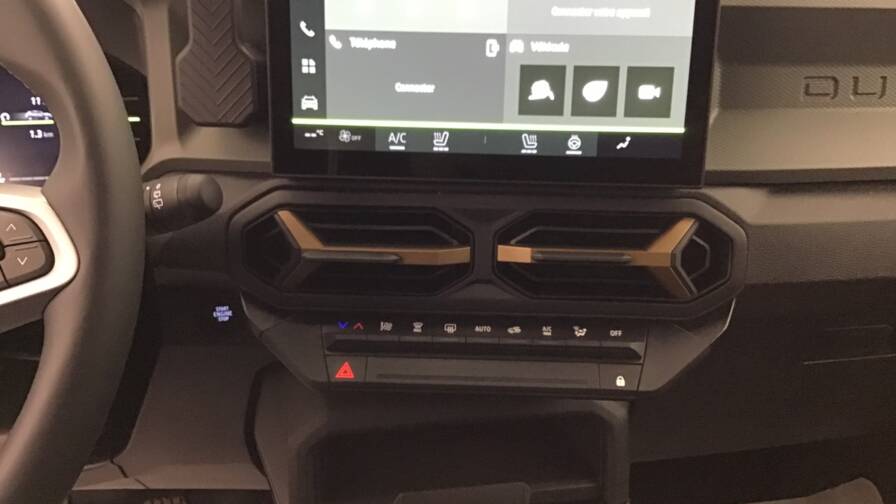 Mandataire Automobile occasion, recherche de Dacia Duster-mild-hybrid-130-4x4-extreme5-portes-vp-essence-sans-plomb042025 - E-Motors