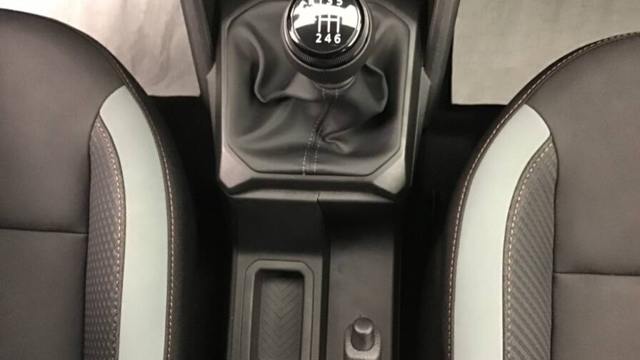 Mandataire Automobile occasion, recherche de Dacia Duster-mild-hybrid-130-extreme5-portes-vp-essence-sans-plomb042025 - E-Motors