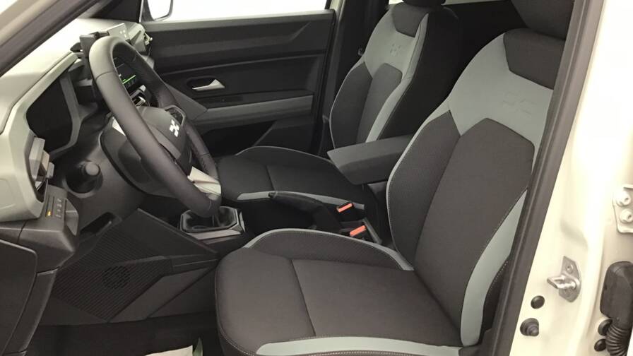 Mandataire Automobile occasion, recherche de Dacia Duster-mild-hybrid-130-extreme5-portes-vp-essence-sans-plomb042025 - E-Motors