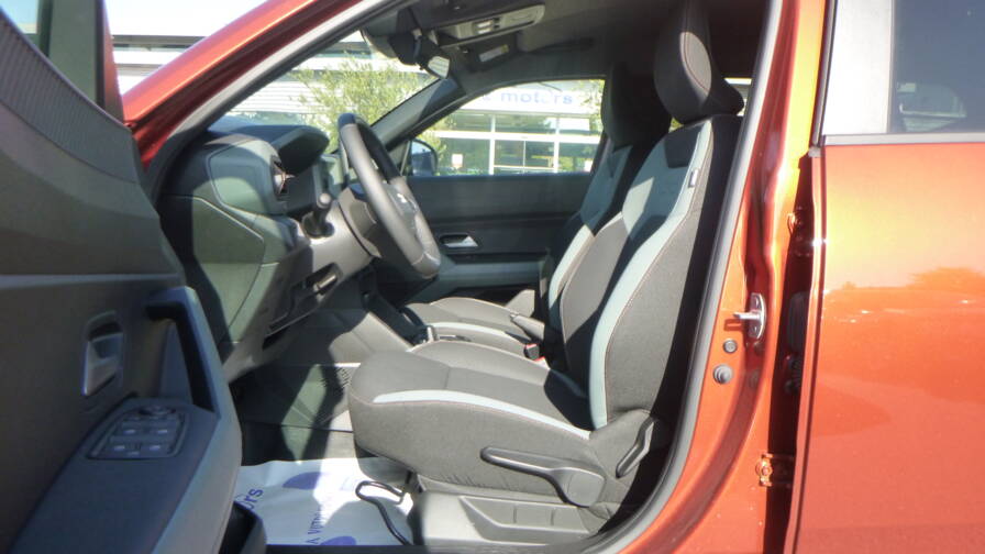 Mandataire Automobile neuf, recherche de Dacia Duster-hybrid-140-extreme-plus-si-ges-avant-chauffants - E-Motors