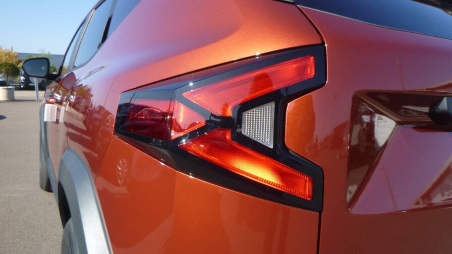 Mandataire Automobile neuf, recherche de Dacia Duster-hybrid-140-extreme-plus-si-ges-avant-chauffants - E-Motors