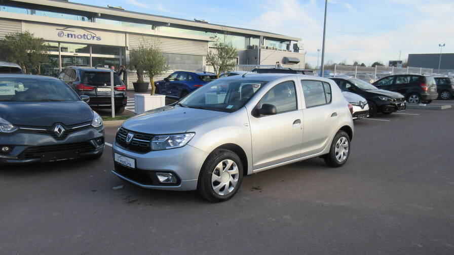 Avis-mandataire-auto-Emotors-Dacia-Sandero-Sce-75-ambiance.