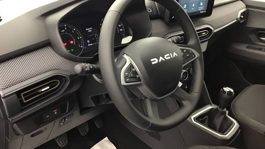 Mandataire Automobile occasion, recherche de Dacia Sandero-eco-g-100-gsr2-stepway-expression5-portes-vp-essence-ou-gaz042024-en-cours - E-Motors