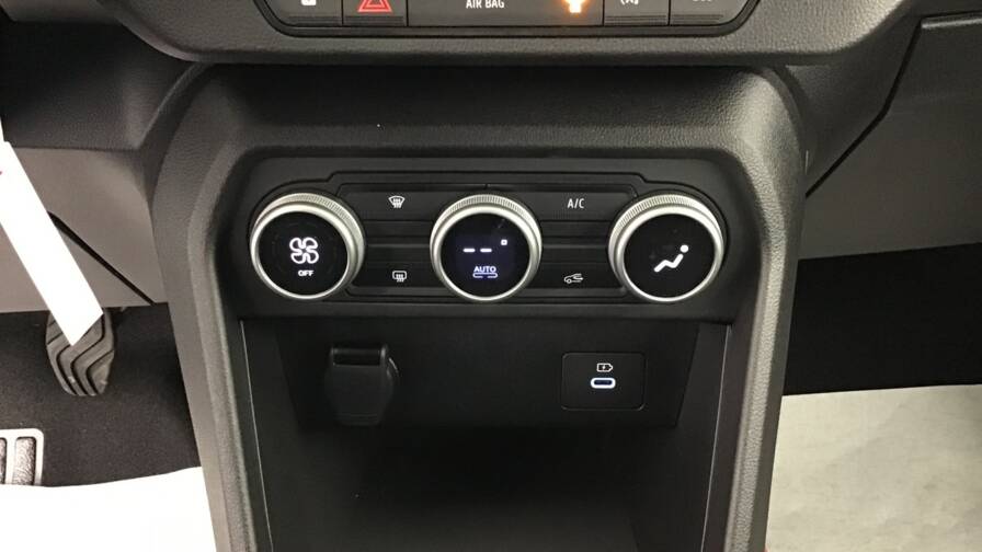 Mandataire Automobile occasion, recherche de Dacia Sandero-eco-g-100-gsr2-stepway-expression5-portes-vp-essence-ou-gaz042024-en-cours - E-Motors