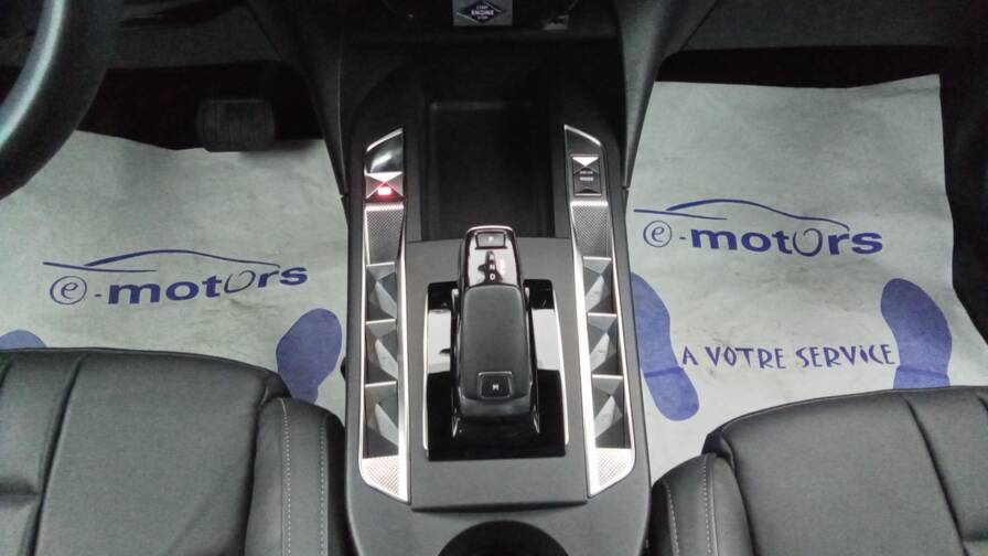 Mandataire Automobile occasion, recherche de Ds Ds3-crossback-puretech-155-eat8-so-chic-plus-cuir-plus-pdc-av - E-Motors