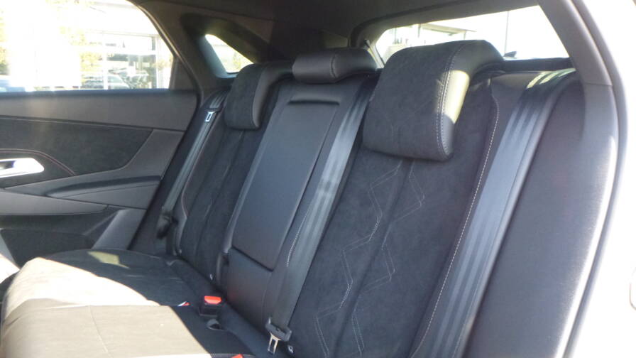 Mandataire Automobile neuf, recherche de Ds Ds-7-bluehdi-130-eat8-pallas-toit-pano - E-Motors