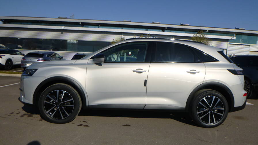 Mandataire Automobile neuf, recherche de Ds Ds-7-bluehdi-130-eat8-pallas-toit-pano - E-Motors