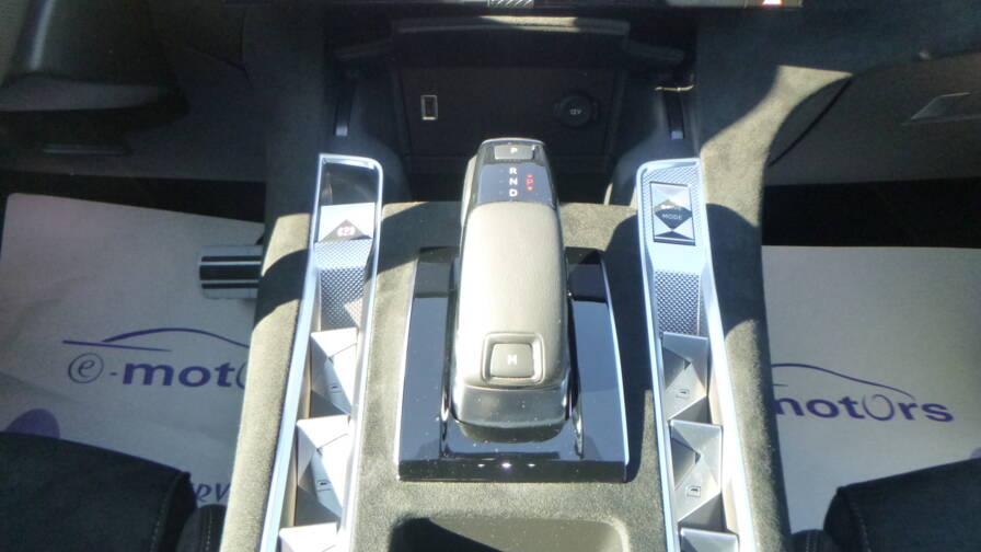 Mandataire Automobile neuf, recherche de Ds Ds-7-bluehdi-130-eat8-pallas-toit-pano - E-Motors