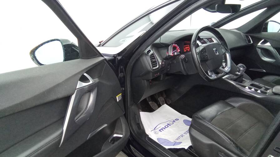 Mandataire Automobile occasion, recherche de Ds Ds5-bluehdi-150-s-s-bvm6-sport-chic - E-Motors