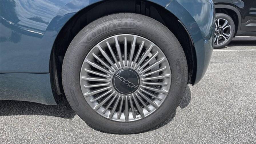 Mandataire Automobile occasion, recherche de Fiat 500-3-plus-1-nouvelle-my23-serie-2-3-plus-1-e-118-ch-nouvelle-500 - E-Motors