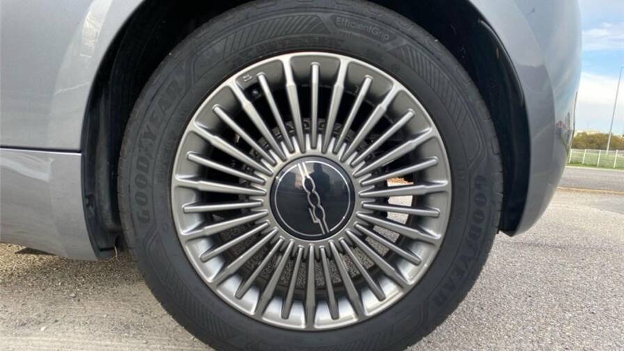 Mandataire Automobile occasion, recherche de Fiat 500-iii-e-95-ch-action - E-Motors