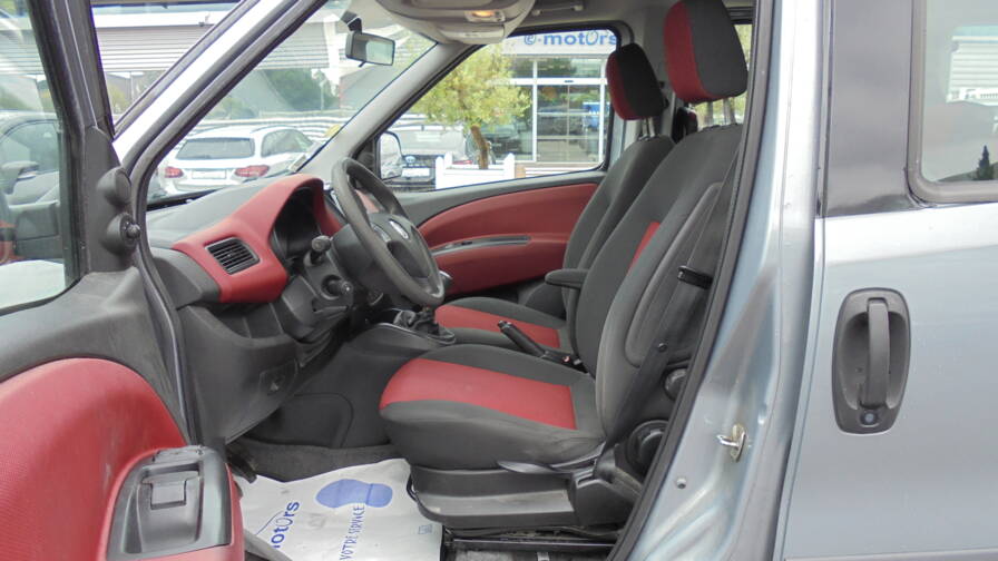 Mandataire Automobile occasion, recherche de Fiat Doblo-1-6-multijet-105-7-places-emotion - E-Motors
