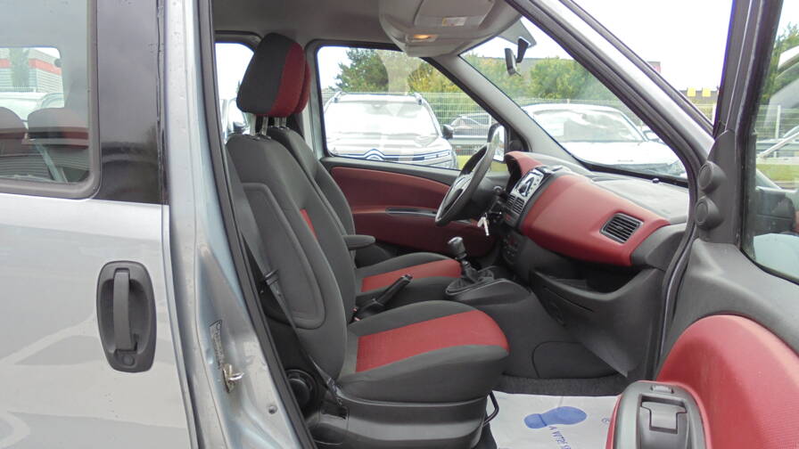 Mandataire Automobile occasion, recherche de Fiat Doblo-1-6-multijet-105-7-places-emotion - E-Motors