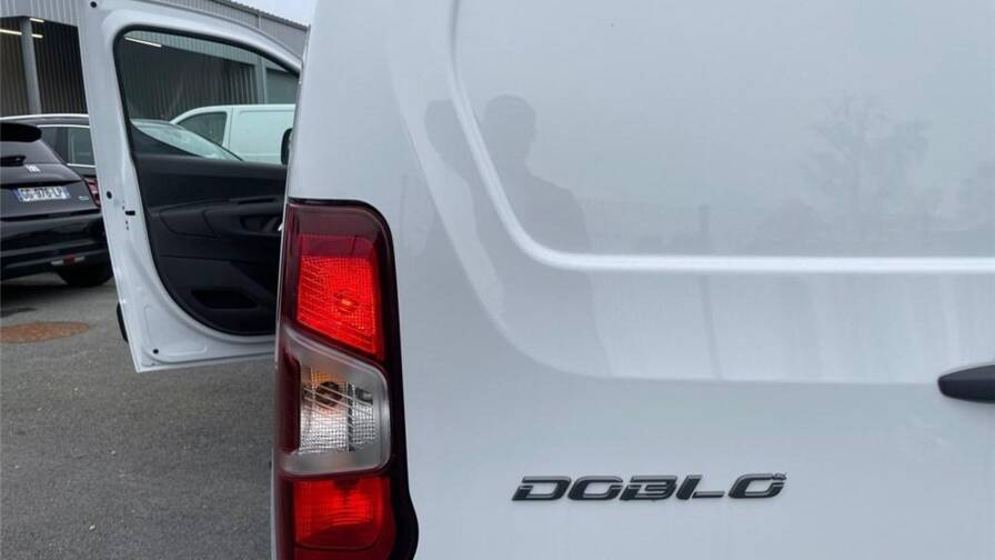 Mandataire Automobile neuf, recherche de Fiat Doblo-iii-m-650-kg-bluehdi-130-s-s-bvm6 - E-Motors