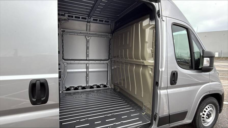 Mandataire Automobile neuf, recherche de Fiat Ducato-fourgon-fgn-tole-l2h2-mh2-3-5-t-180-ch-s-s-bva8 - E-Motors