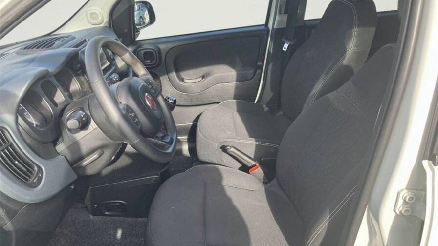 Mandataire Automobile occasion, recherche de Fiat Panda-iii-1-0-70-ch-hybride-bsg-s-s-cross - E-Motors