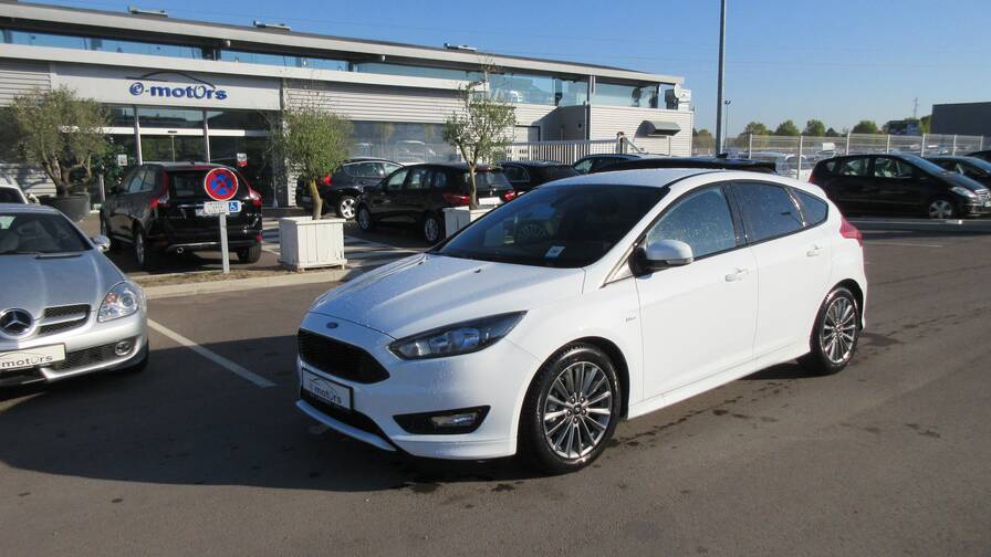 Avis-mandataire-auto-Emotors-Ford-Focus-St-line-ecoboost-125-s-s-plus-cam-ra.