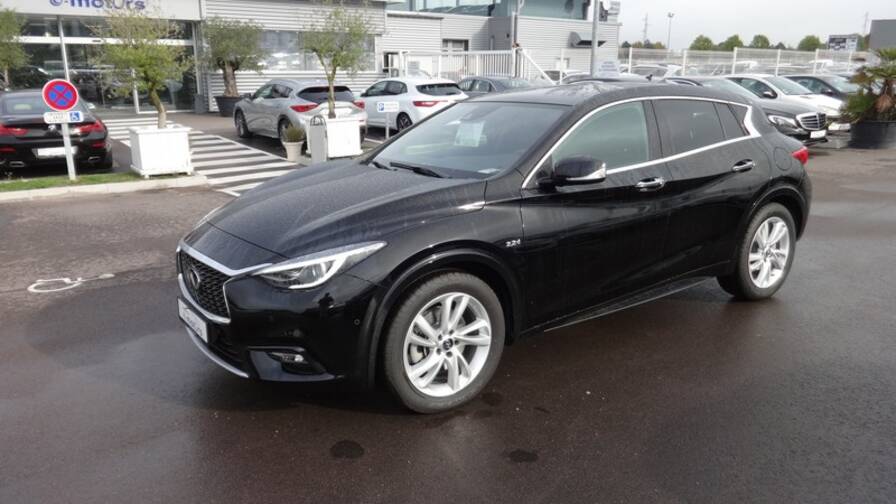 Avis-mandataire-auto-Emotors-Infiniti-Q30-2-2d-170-7dct-awd-premium-tech-5p-plus-1500km.