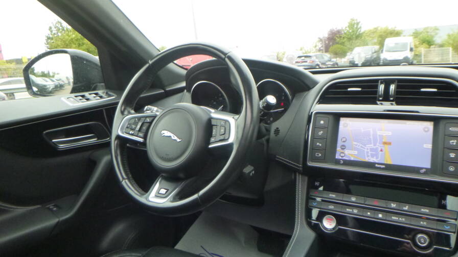 Mandataire Automobile occasion, recherche de Jaguar F-pace-2-0-d-180-ch-awd-bva8-r-sport - E-Motors