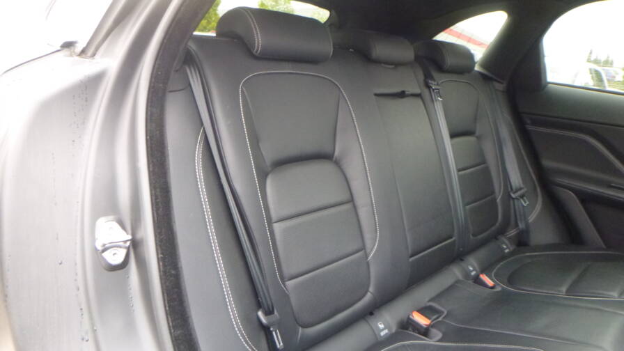 Mandataire Automobile occasion, recherche de Jaguar F-pace-2-0-d-180-ch-awd-bva8-r-sport - E-Motors