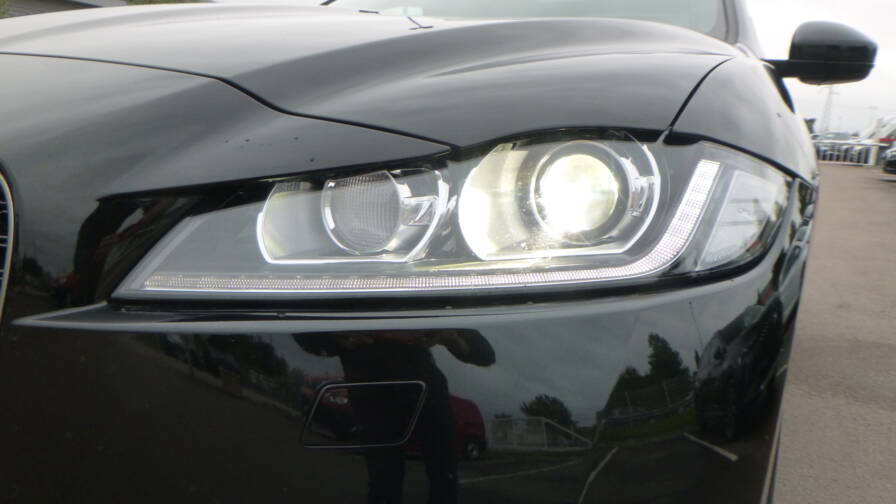 Mandataire Automobile occasion, recherche de Jaguar F-pace-2-0-d-180-ch-awd-bva8-r-sport - E-Motors