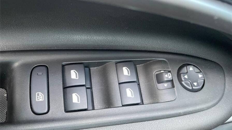 Mandataire Automobile occasion, recherche de Jeep Avenger-1-2-turbo-t3-100-ch-altitude-plus - E-Motors