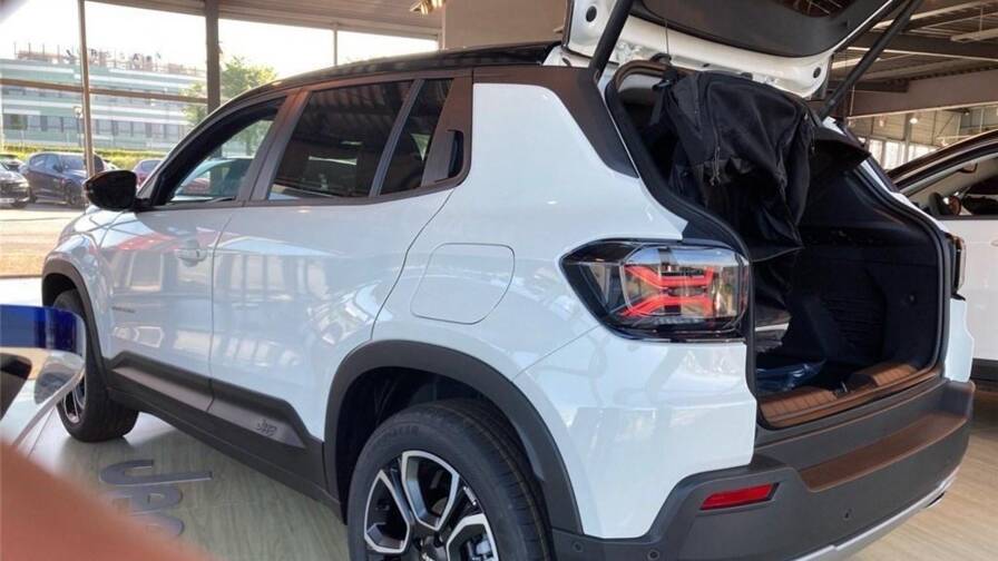 Mandataire Automobile occasion, recherche de Jeep Avenger-1-2-turbo-t3-100-ch-e-hybrid-bvr6-summit - E-Motors