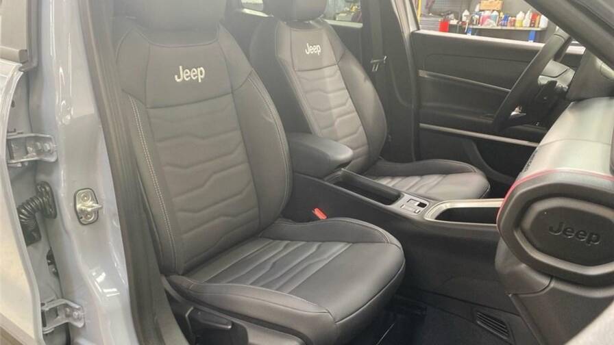 Mandataire Automobile occasion, recherche de Jeep Avenger-1-2-turbo-t3-110-ch-e-hybrid-bvr6-summit - E-Motors