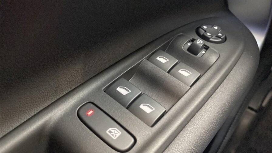 Mandataire Automobile occasion, recherche de Jeep Avenger-1-2-turbo-t3-110-ch-e-hybrid-bvr6-summit - E-Motors