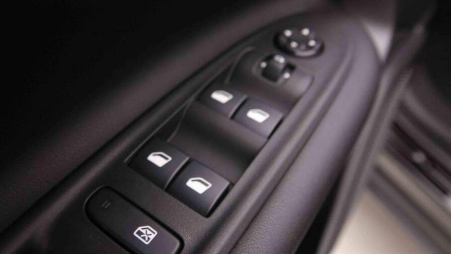 Mandataire Automobile neuf, recherche de Jeep Avenger-1-2-mhev-110-dct6-altitude - E-Motors