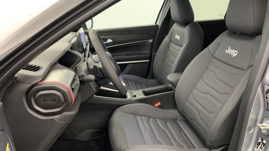 Mandataire Automobile neuf, recherche de Jeep Avenger-1-2-turbo-t3-110-ch-e-hybrid-bvr6-summit - E-Motors