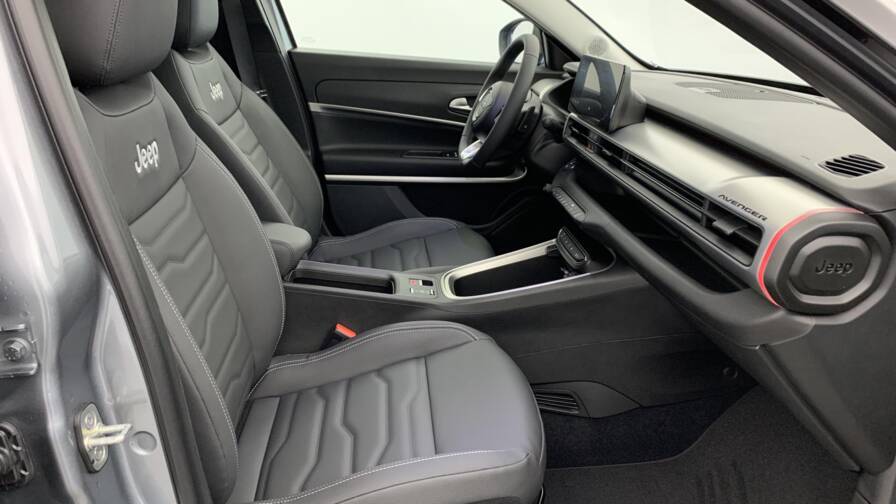 Mandataire Automobile neuf, recherche de Jeep Avenger-1-2-turbo-t3-110-ch-e-hybrid-bvr6-summit - E-Motors