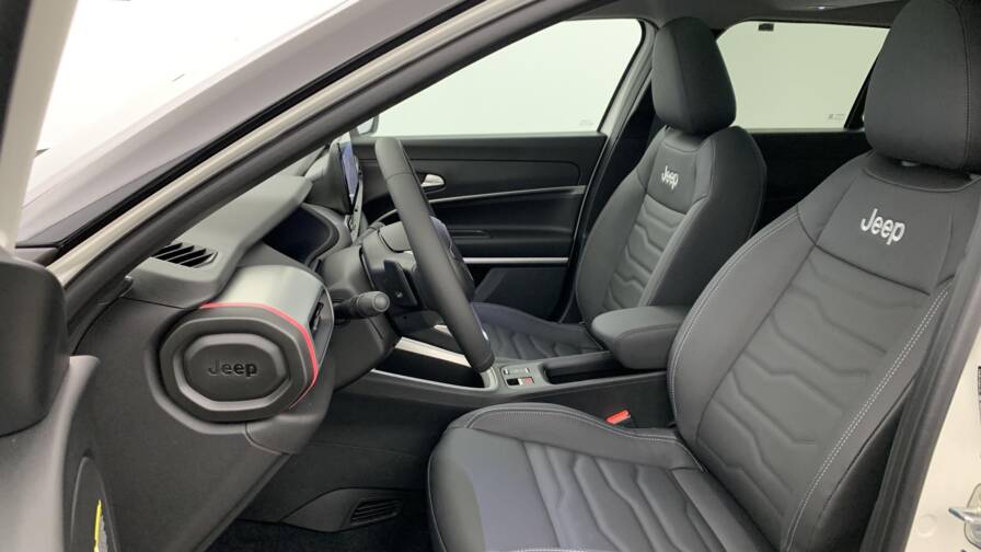 Mandataire Automobile neuf, recherche de Jeep Avenger-1-2-turbo-t3-110-ch-e-hybrid-bvr6-summit - E-Motors